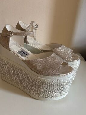 Women's Glitter Platform Wedge Sandals - Silver gold 

White Sparkly Glitter Wed